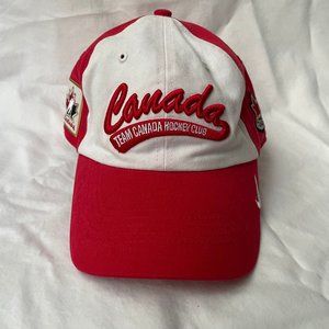 NWOT Nike Team Canada Hockey Club Cap
